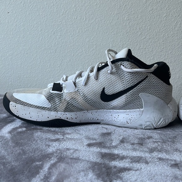NIKE Giannis Freak 1 basketball shoe - Oreo - white/black - swish - Picture 9 of 10